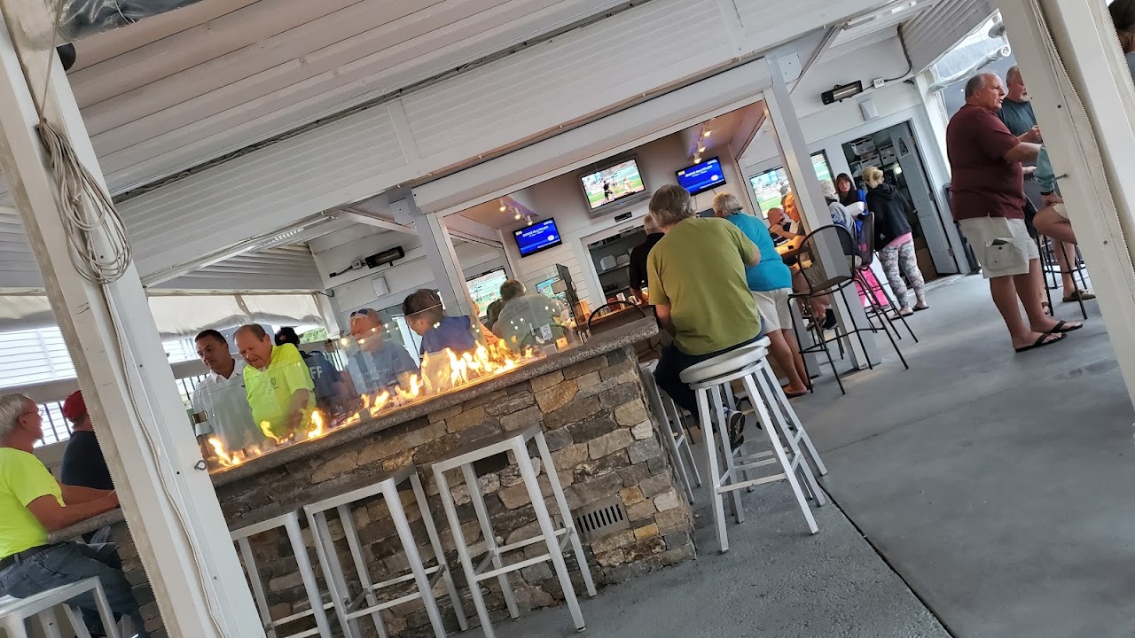 Dino’s Pizza & Sports Bar